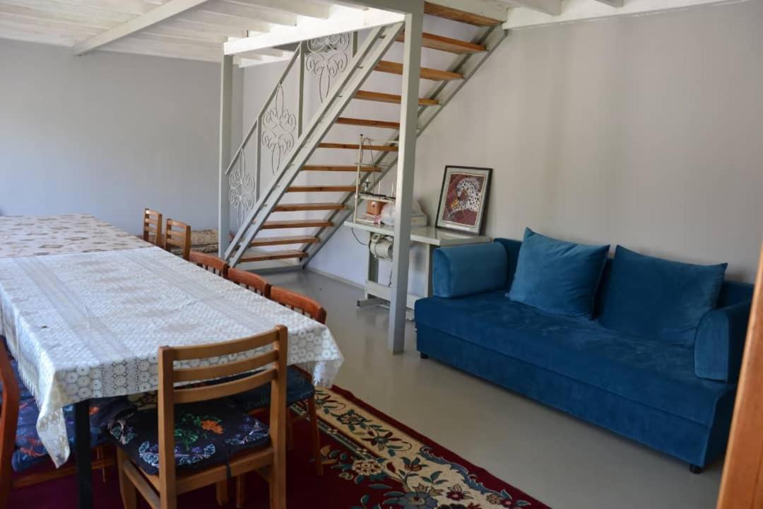 Toktogul Ghesthouse Hotell Eksteriør bilde