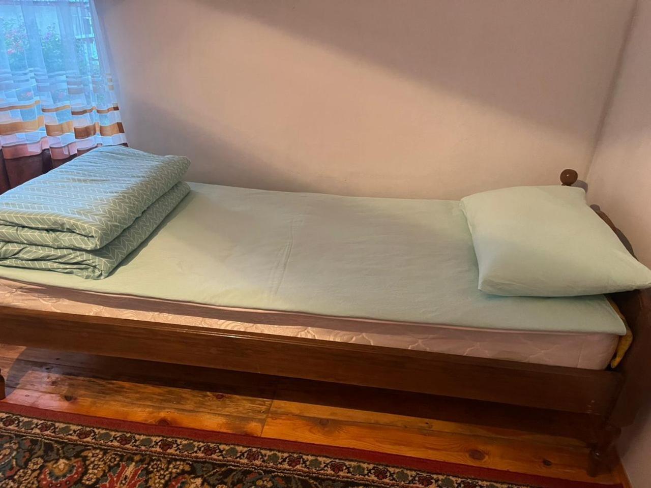 Toktogul Ghesthouse Hotell Eksteriør bilde