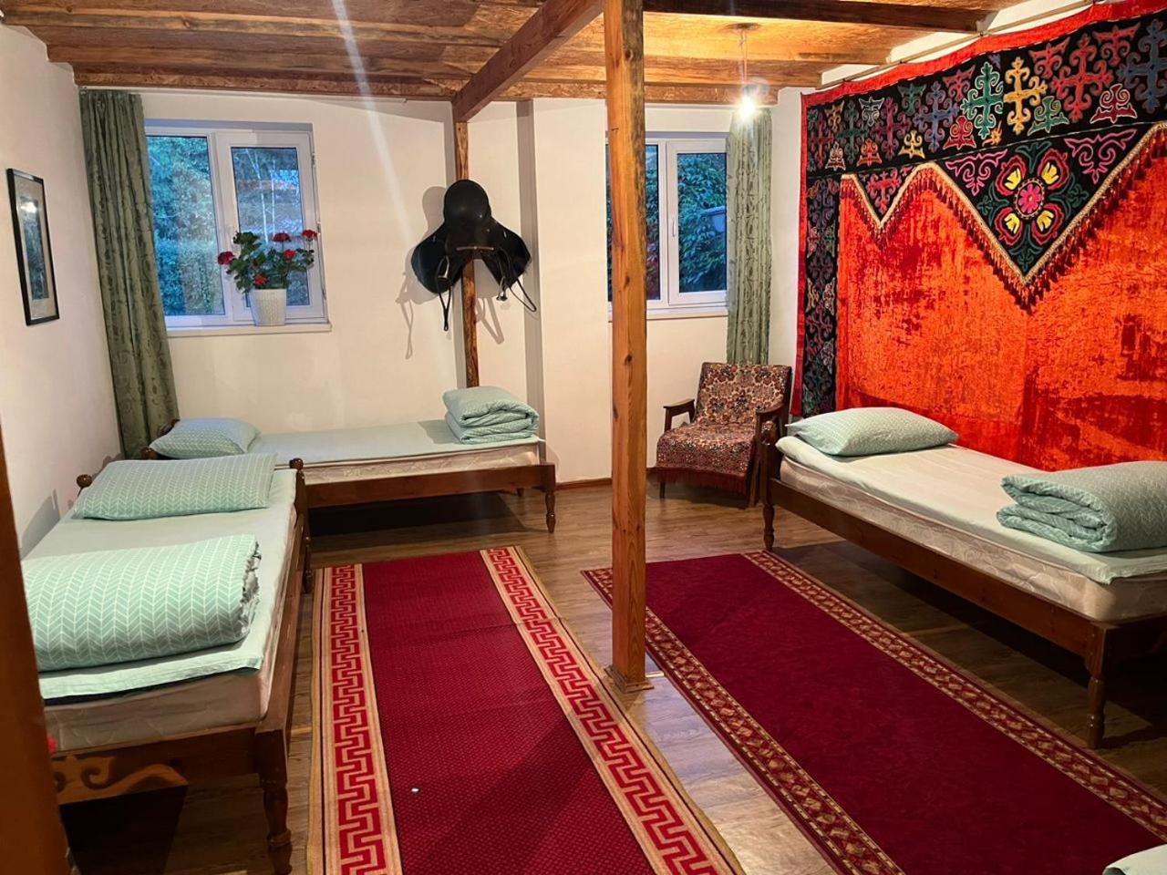 Toktogul Ghesthouse Hotell Eksteriør bilde