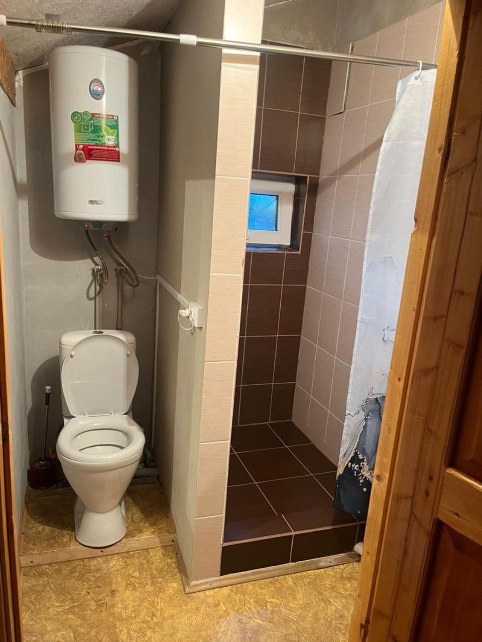 Toktogul Ghesthouse Hotell Eksteriør bilde
