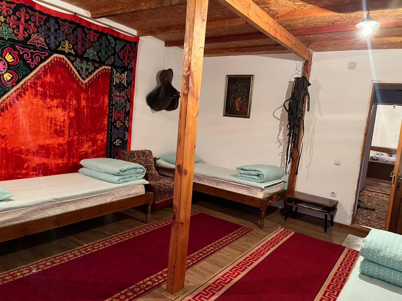 Toktogul Ghesthouse Hotell Eksteriør bilde