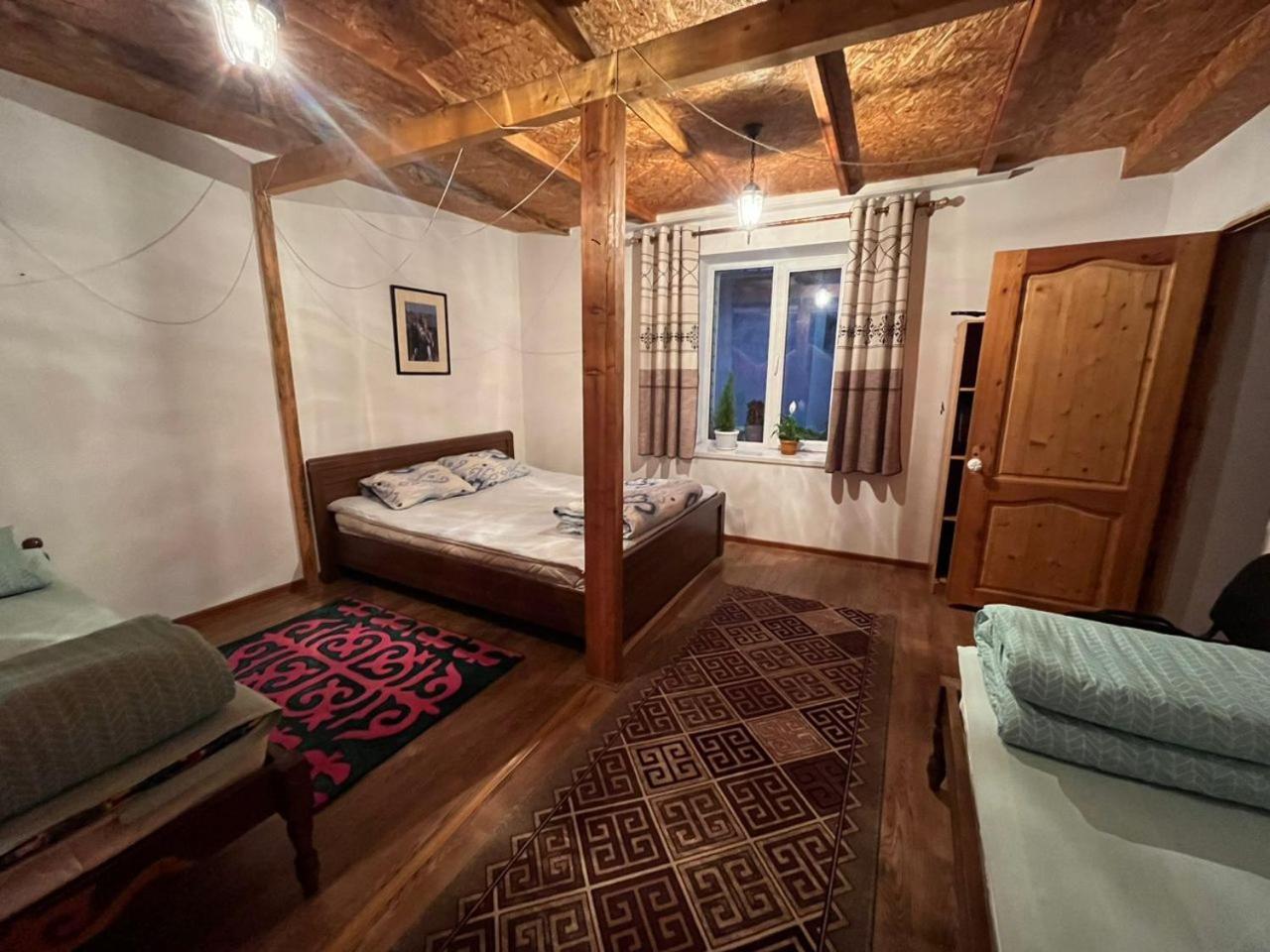 Toktogul Ghesthouse Hotell Eksteriør bilde
