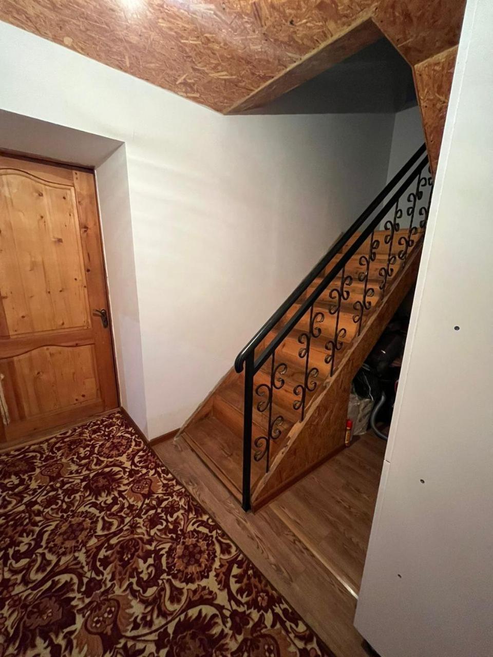 Toktogul Ghesthouse Hotell Eksteriør bilde